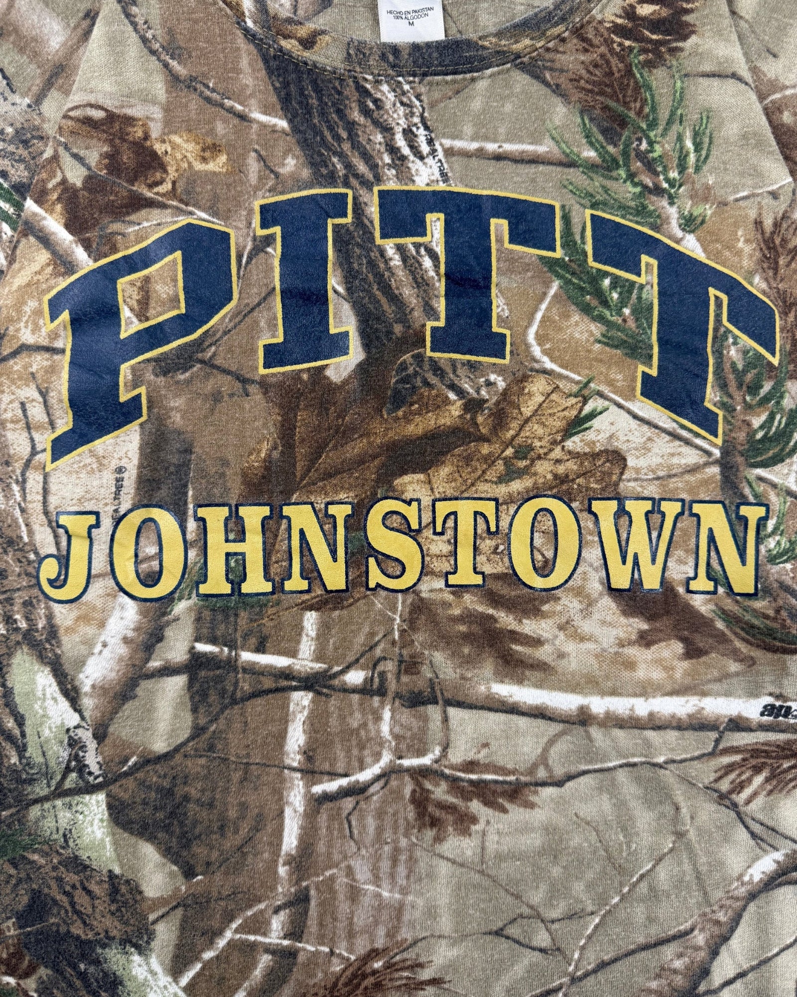 PITT JOHNSTOWN REALTREE T-SHIRT