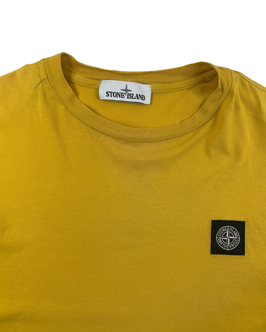 Stone Island compass logo patch yksityiskohta keltainen t-paita